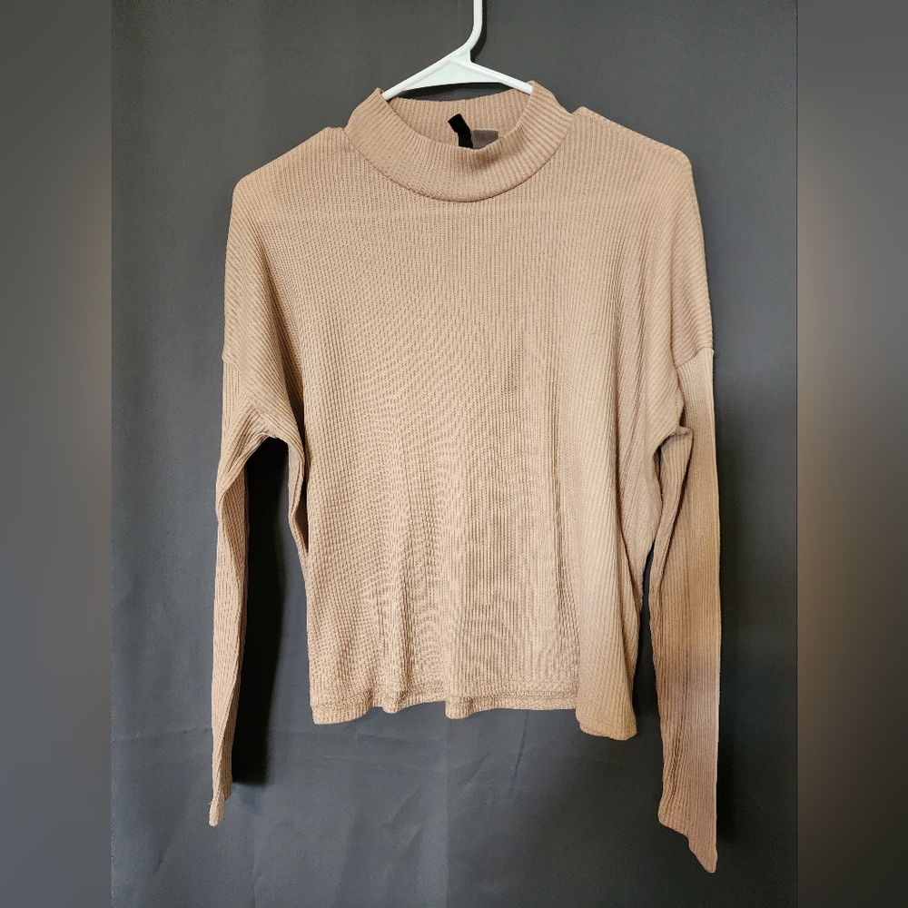 H&M Divided Top, Women's Medium Tan H&M Long Sleeve Crop Top